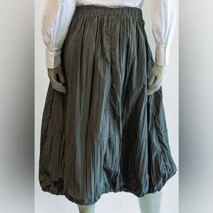 KOZAN Astrid Crinkle Zip Up Midi Skirt in Olive Green Size Small